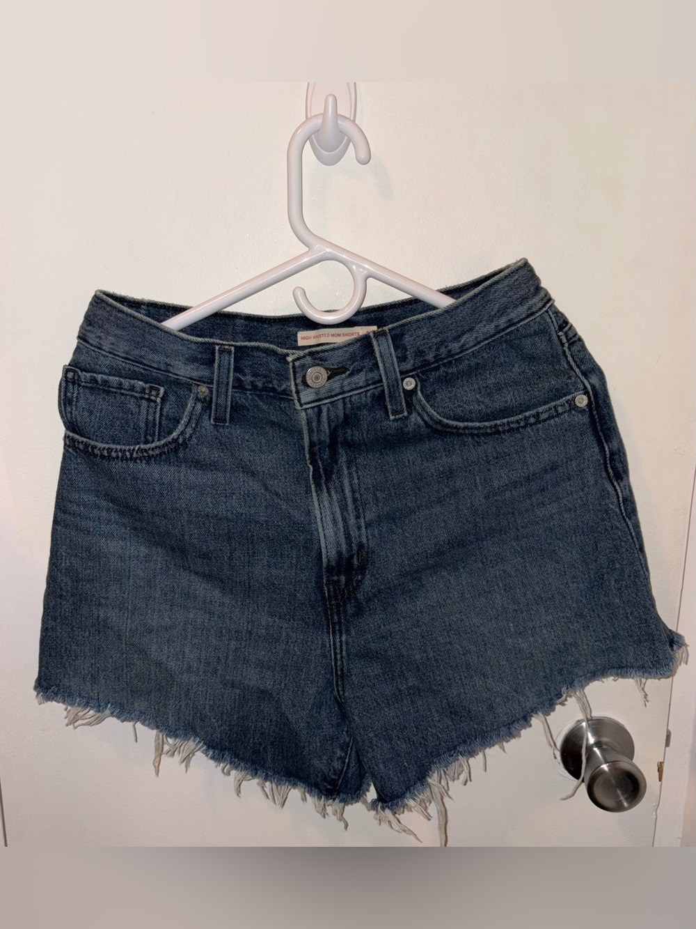 NWOT Dark Wash Levi’s Women's Frayed Hem Shorts